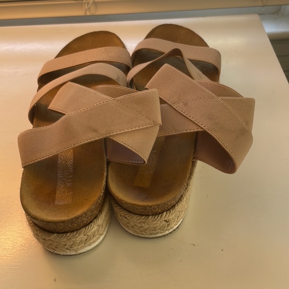 Steve Madden 9.5 - Picture 3 of 3